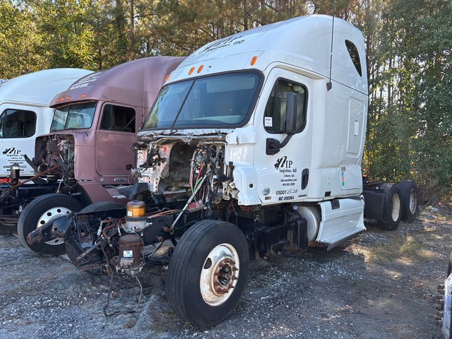 2011 Freightliner Cascadia 125 6x4 T/A Sleeper Truck Tractor (Inoperable)