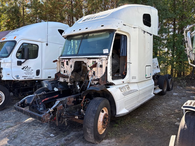 2008 Freightliner Columbia 120 6x4 T/A Sleeper Truck Tractor (Inoperable)
