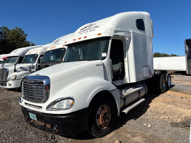 2005 Freightliner Columbia 120 6x4 T/A Sleeper Truck Tractor (Inoperable)