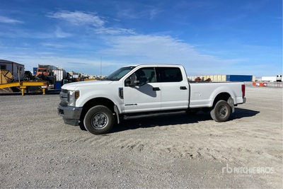 2019 Ford F-350 XLT 4x4 Crew Cab Pickup