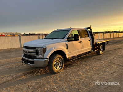 2019 Ford F-350 XLT 4x4 Crew Cab Flatbed Truck