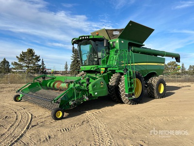 2012 John Deere S690 Combine Harvester