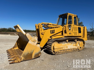 Cat 973 جرافة محملة مجنزرة