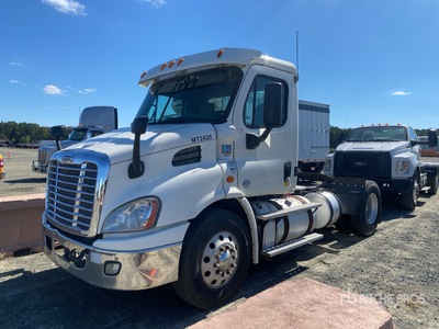 2013 Freightliner Cascadia 113 4x2 S/A Day Cab Truck Tractor (Inoperable)