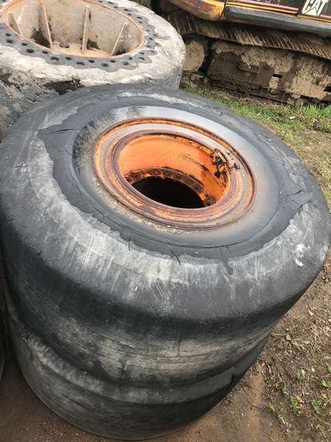 Lot of (4) Del Max Tires & Wheels Lot of (4) Del Max Tires & Wheels