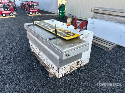 Fuel Tank w/Truck Tool Box