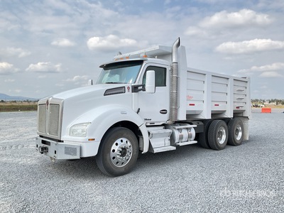 2016 Kenworth T880 6x4 Camion de Volteo / T/A Dump Truck