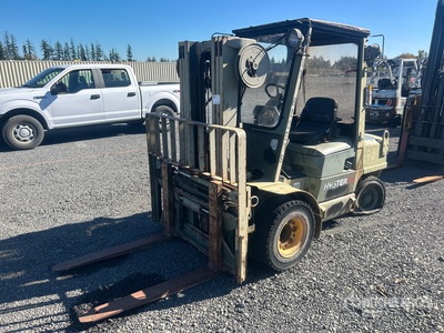 2005 Hyster H60XM 6200 lb Pneumatic Tire Forklift (Inoperable)