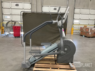 Life Fitness Summit Trainer