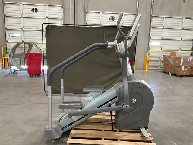 Life Fitness Summit Trainer