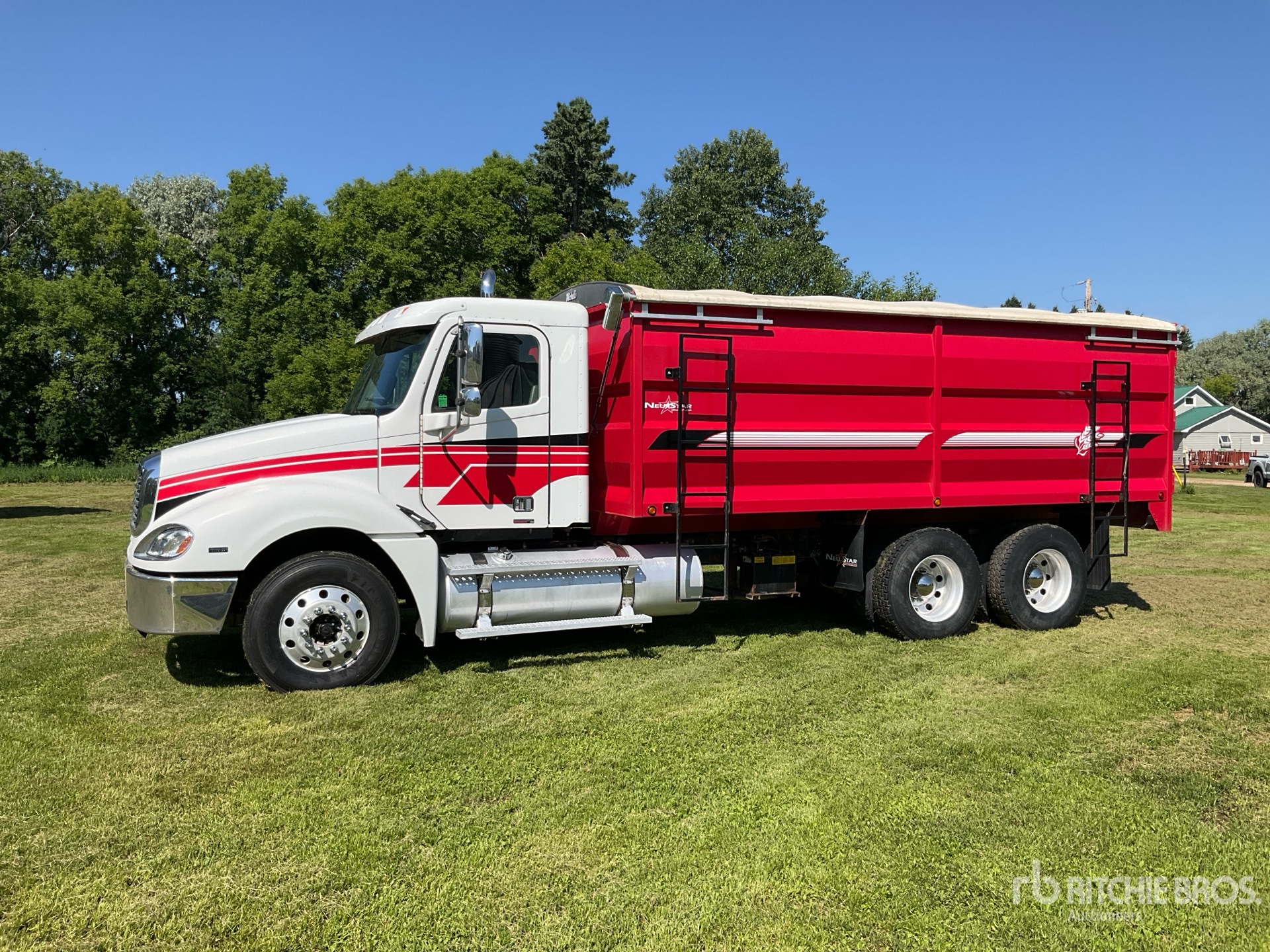 Freightliner CL120 6x4 Columbia Grain Truck