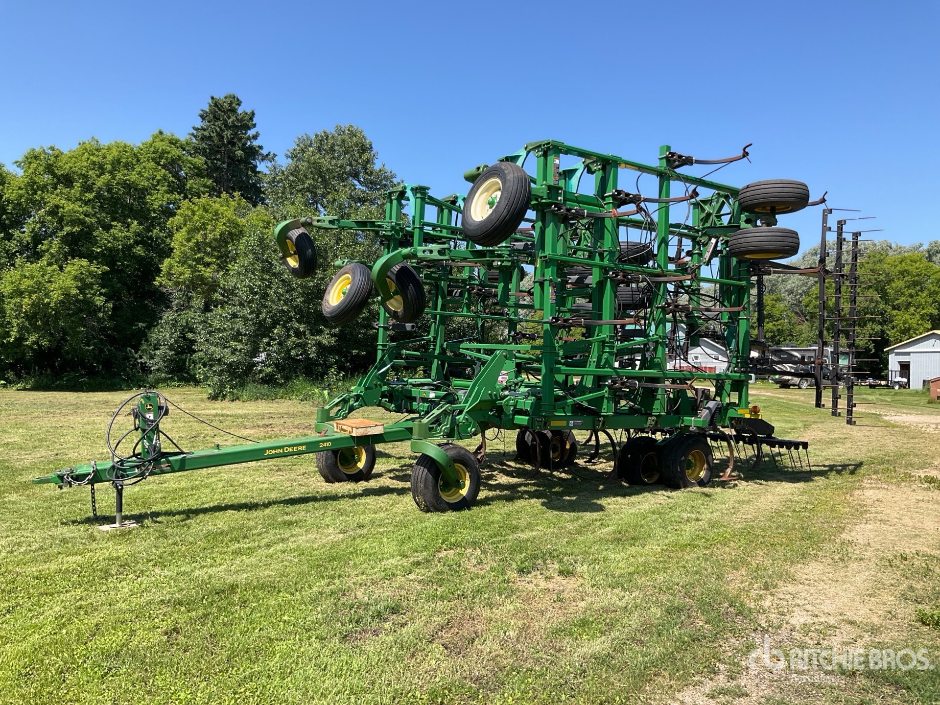 John Deere 2410 47 ft Chisel Plow