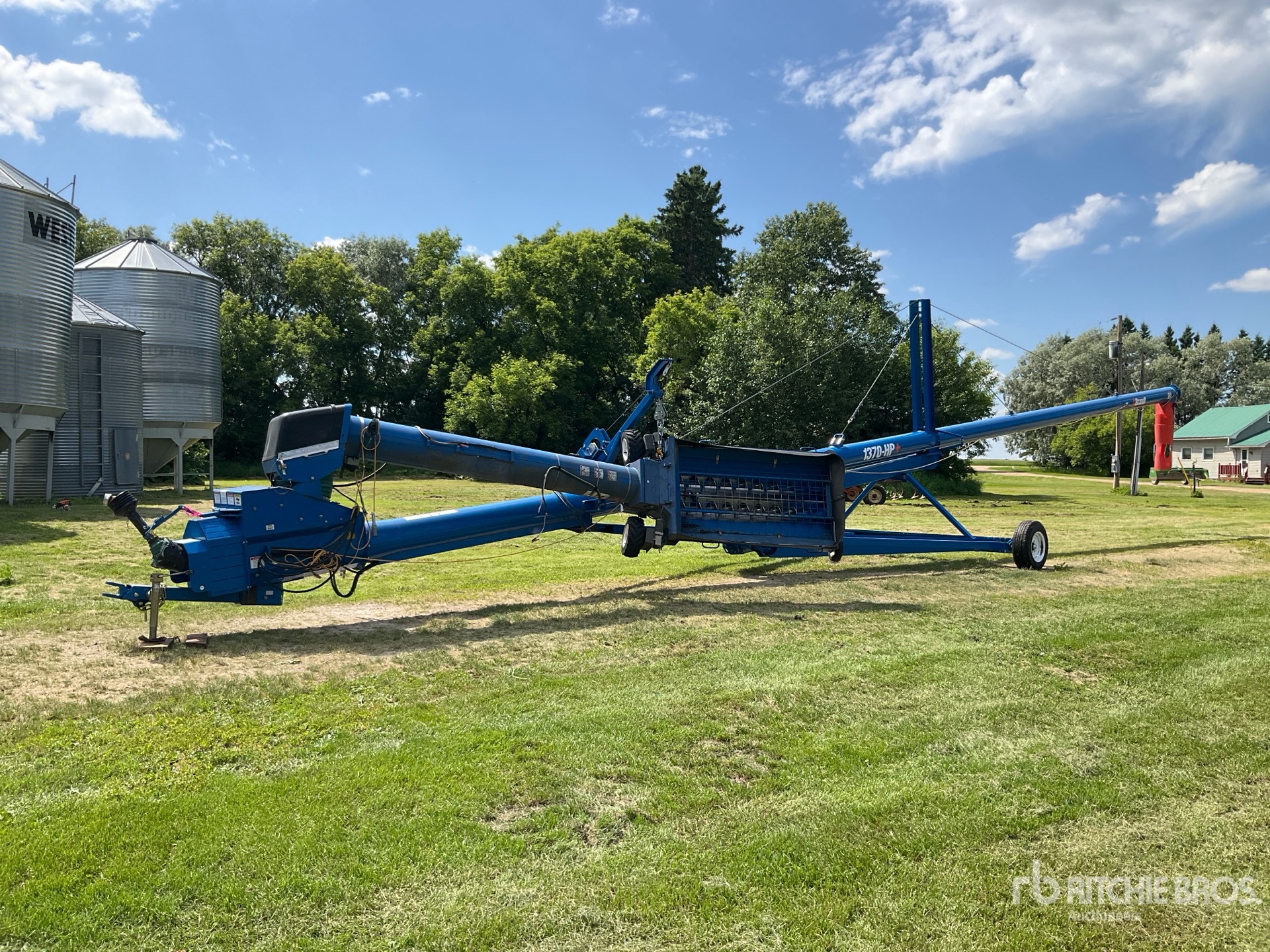 2017 Brandt 1370-HP+ 13 in x 70 ft Swing Grain Auger