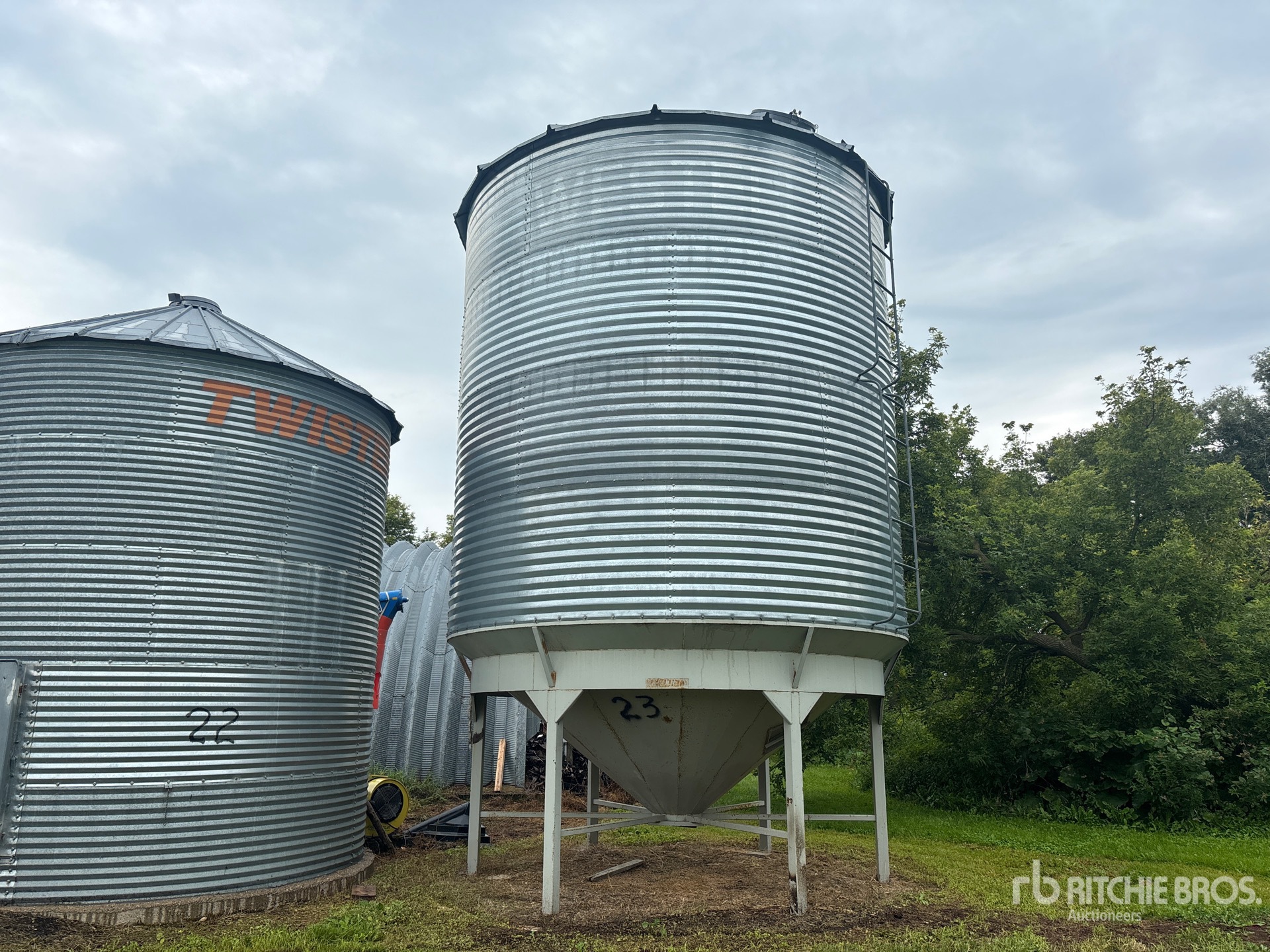 Westeel +/- 2400 bu 4 Ring Hopper Grain Bin