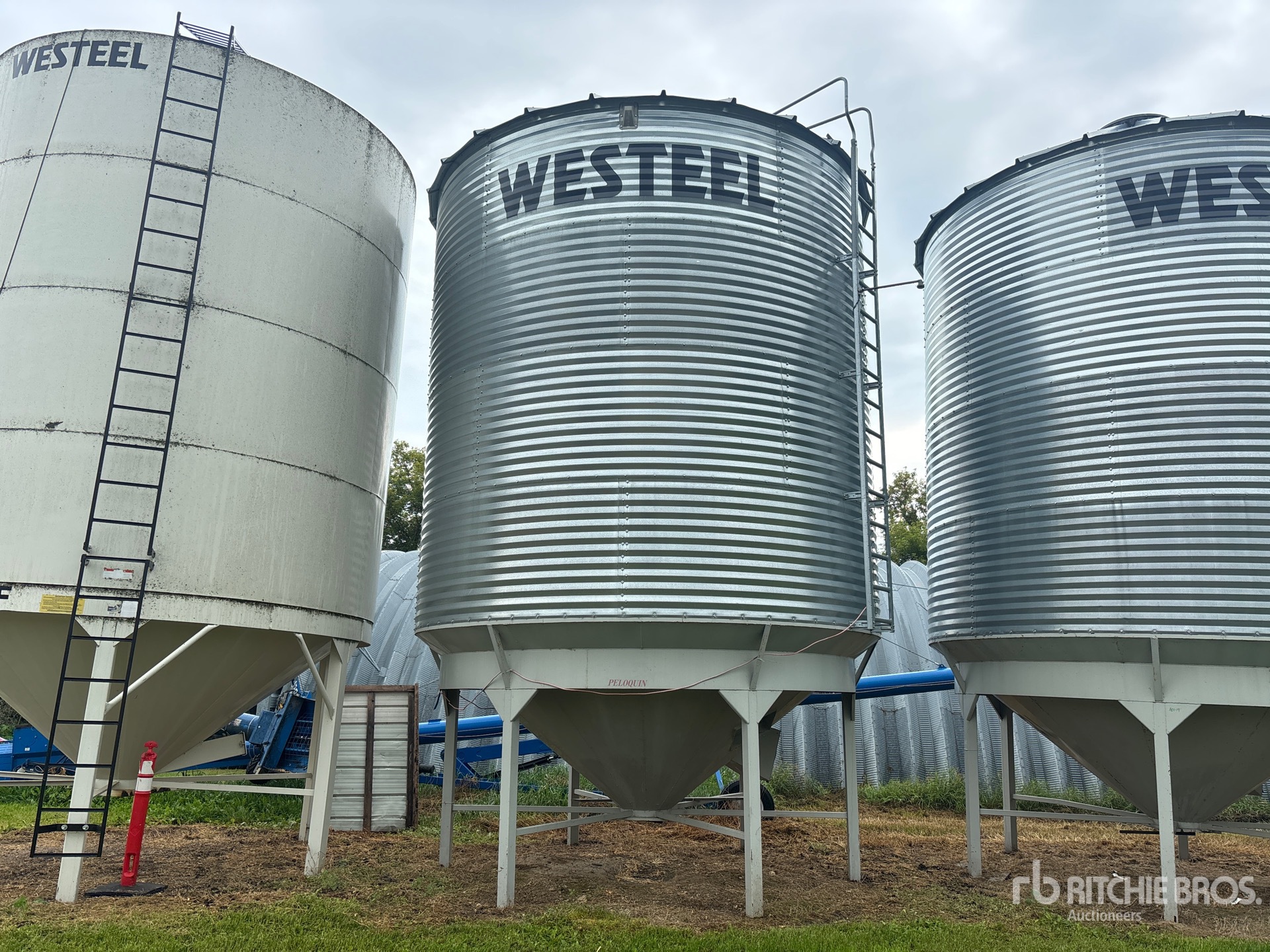 Westeel +/- 2400 bu 4 Ring Hopper Grain Bin