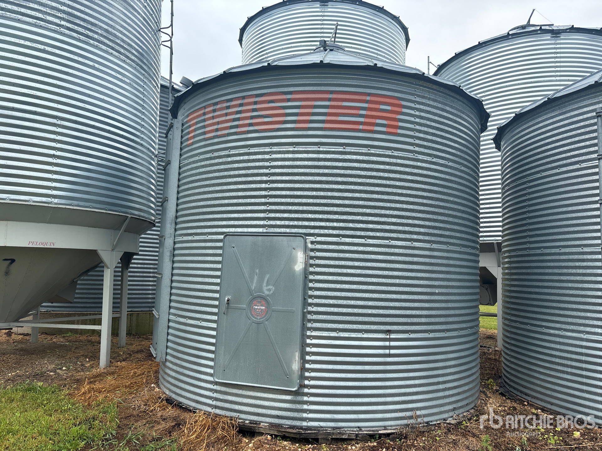 Twister +/- 2000 bu 4 Ring Grain Bin