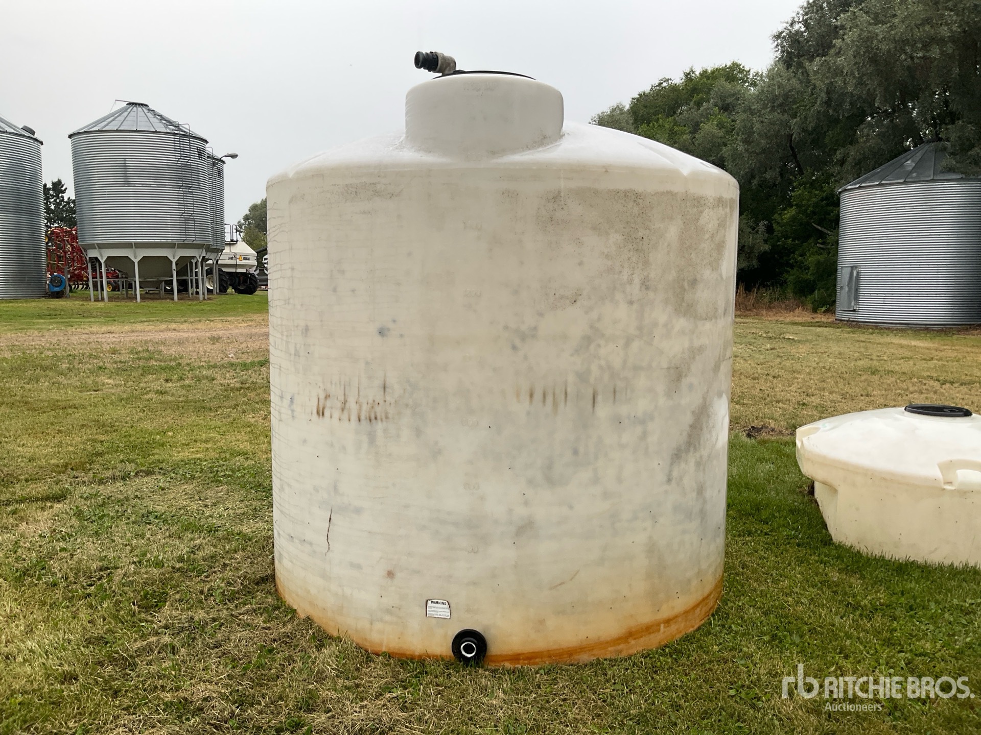 1750 gal Poly Water Tank