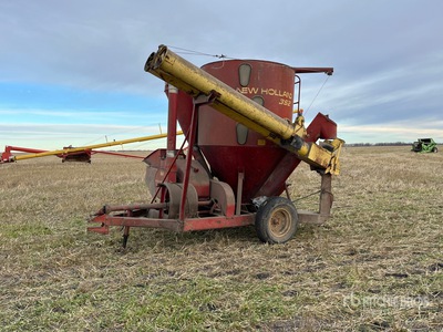 New Holland 352 خلاطة الاعلاف
