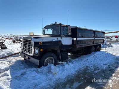 1971 Ford 900 6x4 Camion à grains