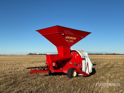 2013 Akron GTX 3220 10 ft Grain Bagger