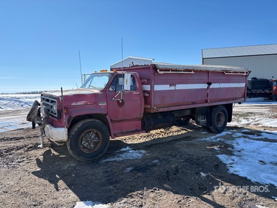 GMC 6500 4x2 Camion à grains (Inoperable)