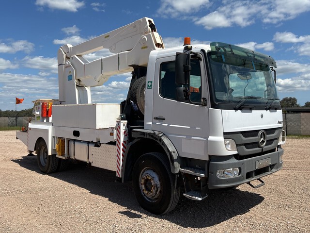 2007 Sherrin 18GB 18 m on 2013 Mercedes-Benz Atego 1624 4x4 Bucket Truck