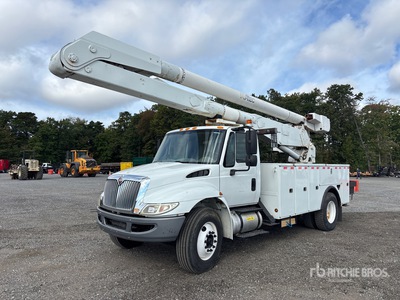 Altec on 2010 International 4300 4x2 Piattaforma autocarrata