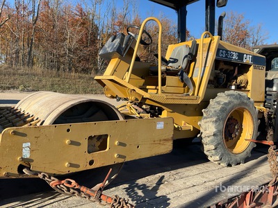 1999 Cat CP-323C Smooth Drum Compactor