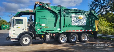 2010 Mack MRU613 Waste Collection Truck