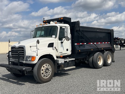 2007 Mack CV713 6x4 Camion à benne