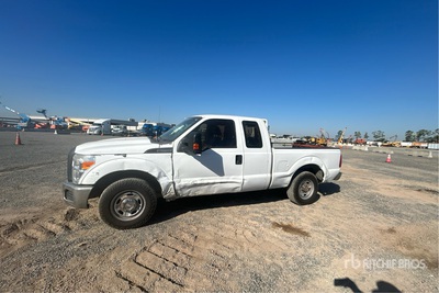 2013 Ford F-250 4x2 Extended Cab Pickup