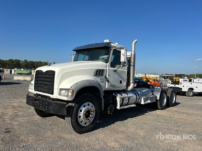 2011 Mack GU713 6x4 تراكتور شاحنة نهارية (ثنائية المحور)