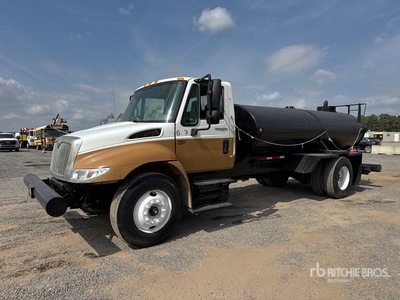 2009 International 4300 4x2 Water vrachtwagen