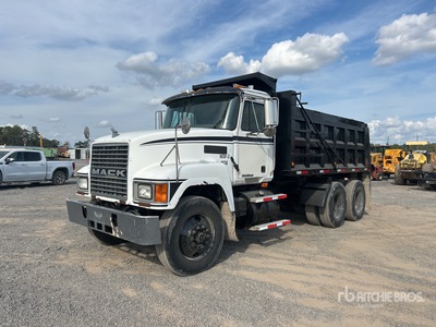 2001 Mack CH613 6x4 T/A Camión dumper