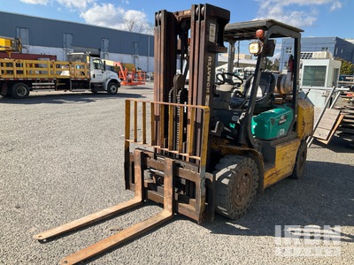 2007 Komatsu FG40ZT 13250 lb رافعة شوكية