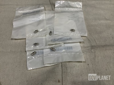 (2,564) Navistar 3112989C1 Lubrication Fittings