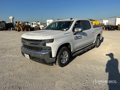 2022 Chevrolet Silverado 1500 LT 4x4 Crew Cab بيك اب