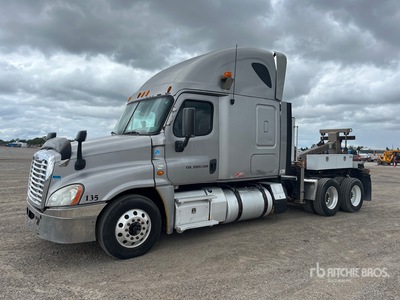 2013 Freightliner Cascadia 125 Tow Truck