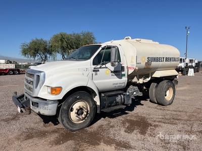 2015 Ford F-750 2000 gal 4x2 Water Truck