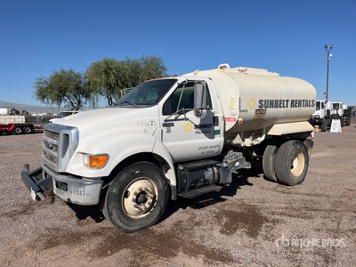 2015 Ford F-750 2000 gal 4x2 Water Truck