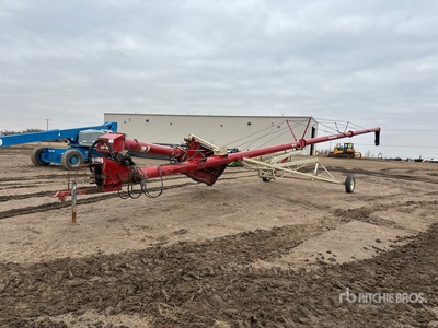 Farm King 1070 10 in x 70 ft Grain Auger