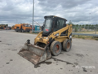 2004 Cat 246B Chargeuse à direction à glissement (Inoperable)