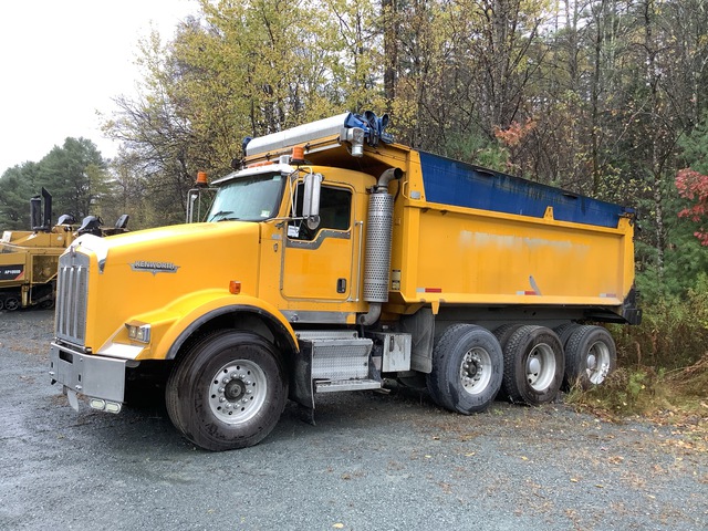 2006 Kenworth T800B 8x4 T/A Dump Truck (Inoperable) 2006 Kenworth T800B 8x4 T/A Dump Truck (Inoperable)