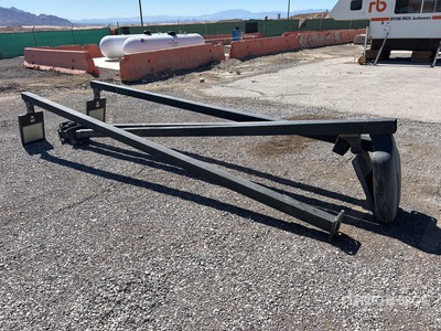 Quantity of (4) Light Posts ادوات صناعية متنوعة