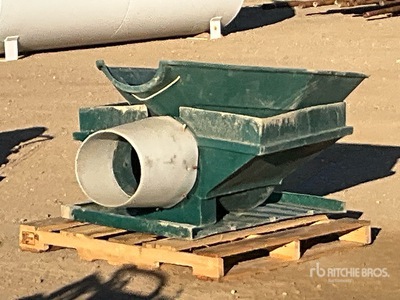 Quantity of (3) Auger Hoppers and Spouts 農業関連 - その他