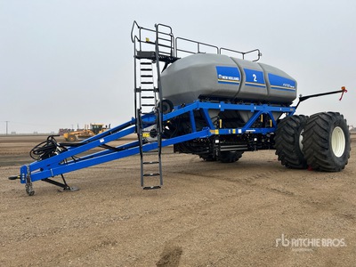 2023 New Holland P3720 725 bu Tow-Between Chariot pneumatique