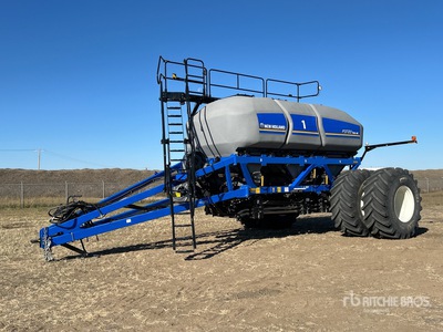 2023 New Holland P3720 725 bu Tow-Between Air Cart