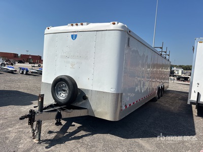2013 Interstate 32 ft Tri/A Enclosed Trailer