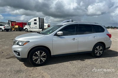 2017 Nissan Pathfinder 4WD Vehiculo todoterreno