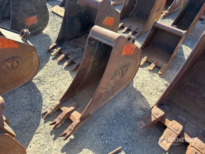 12 in Backhoe Rear Bucket